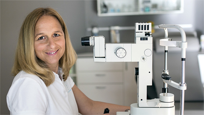 Heilpraktikerin und Atemtherapeutin Regina Demleitner in ihrer Heilpraxis in Bad Heilbrunn bei Bad Tölz